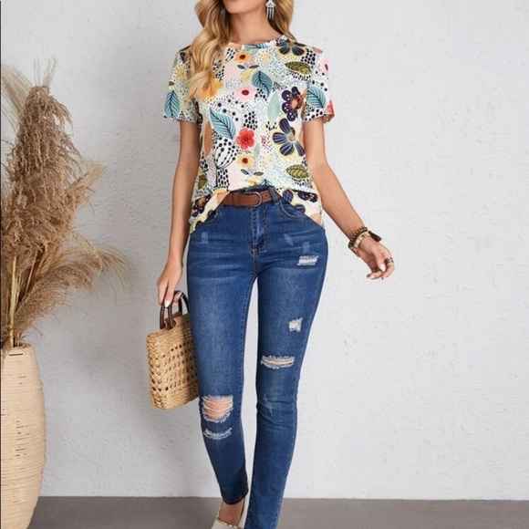 New Floral print short sleeve top - Picture 2 of 5
